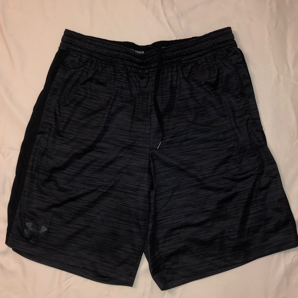 UNDER ARMOUR men’s athletic shorts (large)